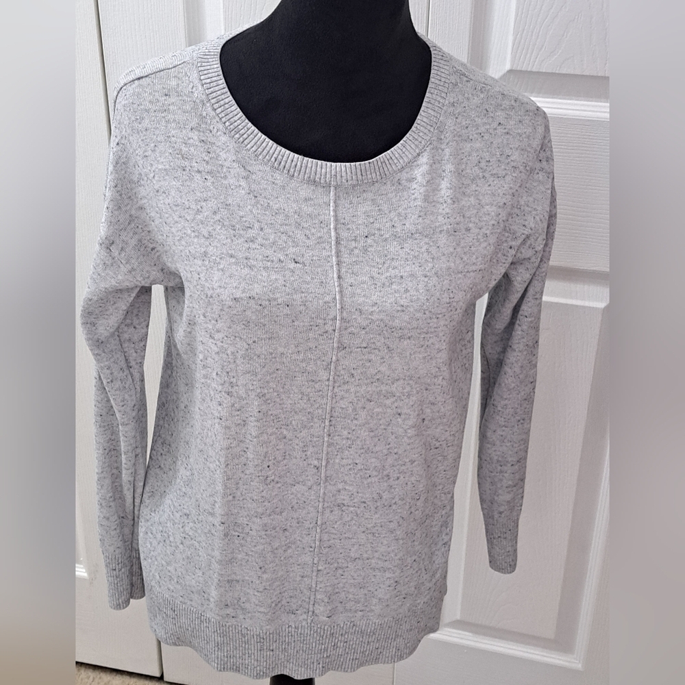 Banana Republic Heather Grey Crew Neck Sweater   Size M